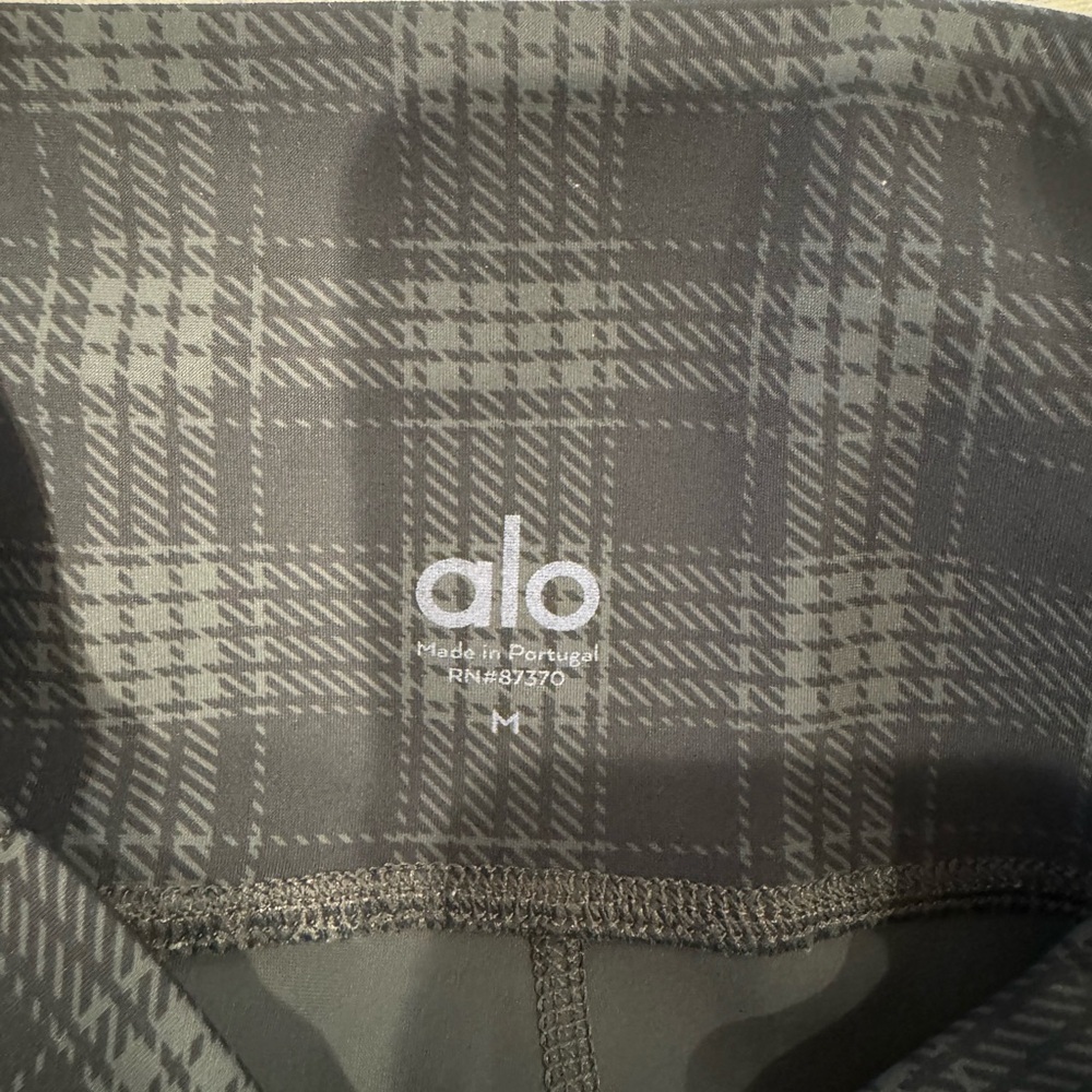 Alo vapor leggings in plaid and reflective stripe size m - Picture 3 of 3